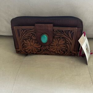 Leather wallet with turquoise accent
